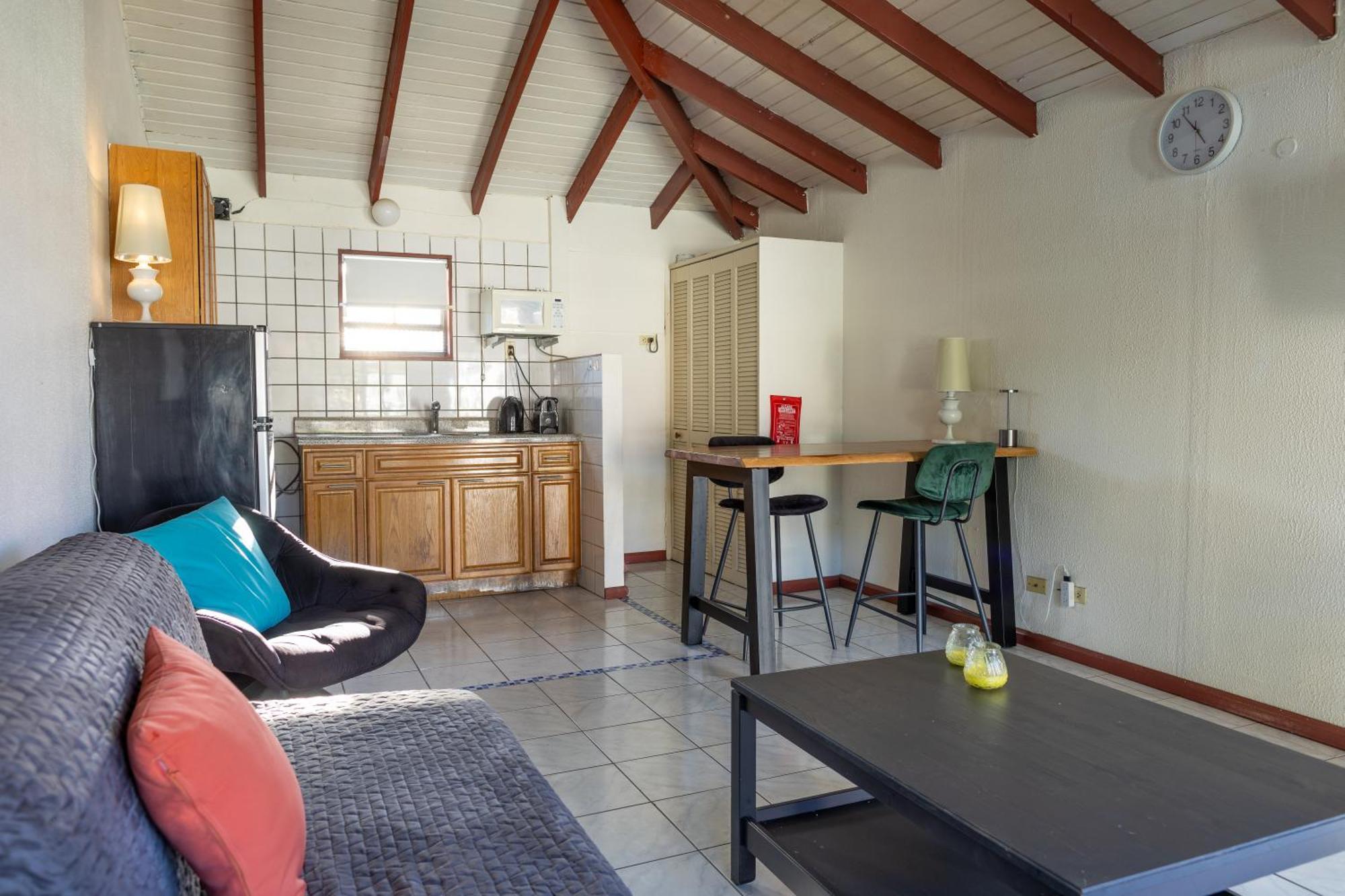 Talk Of The Town Inn & Suites - St Eustatius Oranjestad  外观 照片